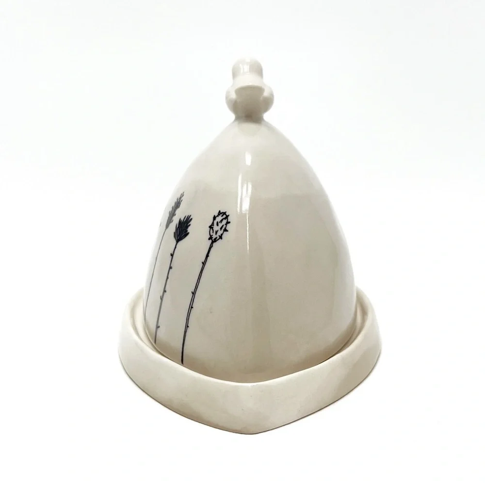 M Magenta by Rae Dunn Vintage Ceramic Covered Butter Cheese Dish Home Bird EUC